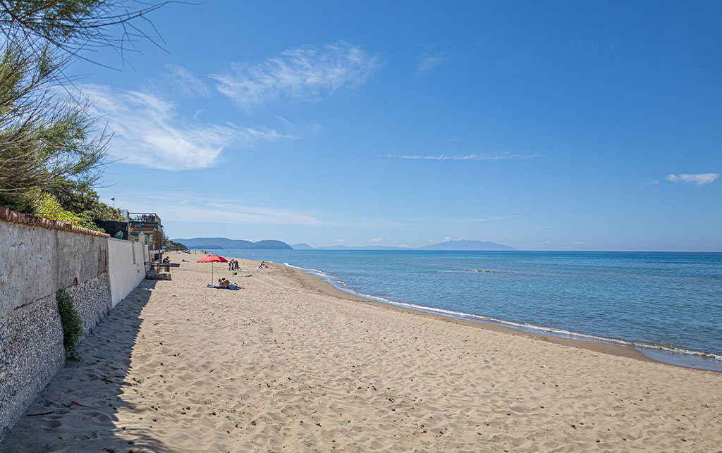 spiaggia-fronte-struttura